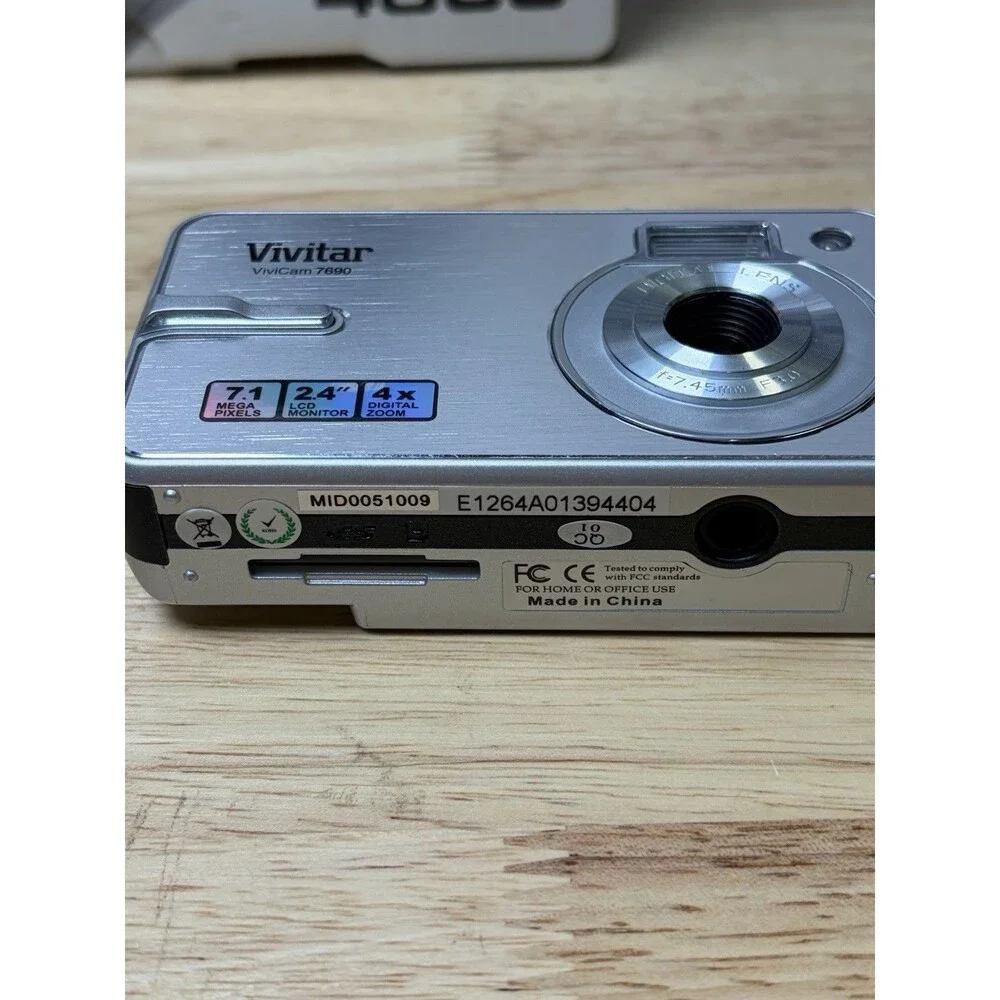Nikon Coolpix 4600 Digital Camera Silver Tested Works w Box Charger Case SD Card